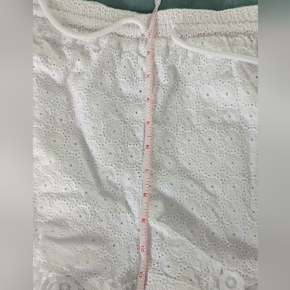 4 For $20 Kensie white eyelet shorts Medium - Picture 6 of 6